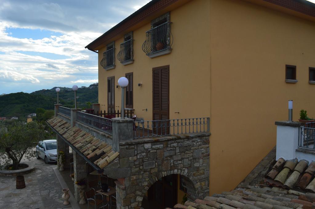 Villa Tre Colli Agri B&B อาเรียโน อีร์ปิโน ภายนอก รูปภาพ