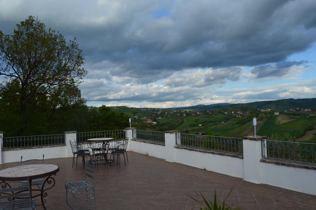 Villa Tre Colli Agri B&B อาเรียโน อีร์ปิโน ภายนอก รูปภาพ