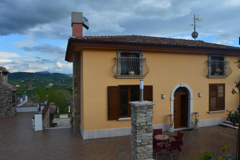 Villa Tre Colli Agri B&B อาเรียโน อีร์ปิโน ภายนอก รูปภาพ