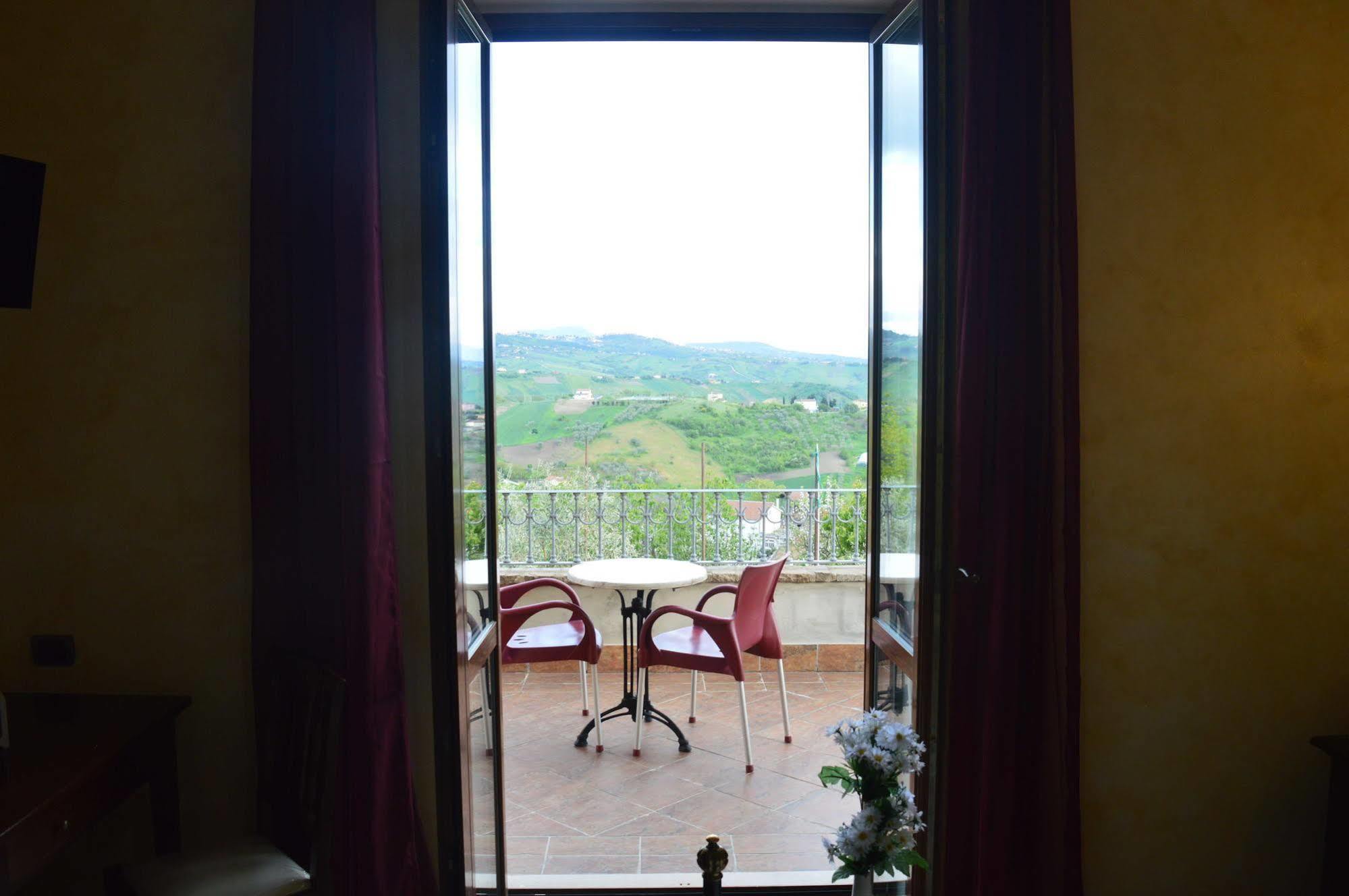 Villa Tre Colli Agri B&B อาเรียโน อีร์ปิโน ภายนอก รูปภาพ